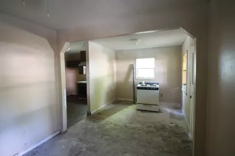 Living - 928 12 Martin Luther King Ave, Laurel, MS 39440 photo 1 of 2