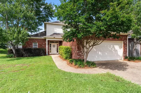 32 W Shore Dr, Hattiesburg, MS 39402