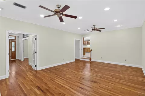 Living - 10 Heritage Trl, Laurel, MS 39440 photo 6 of 11