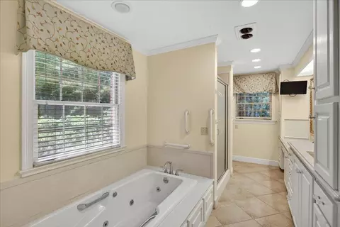 Bath - 10 Heritage Trl, Laurel, MS 39440 photo 2 of 10