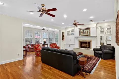Living - 10 Heritage Trl, Laurel, MS 39440 photo 3 of 11