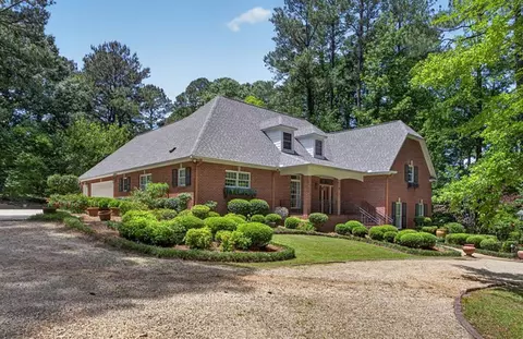 10 Heritage Trl, Laurel, MS 39440