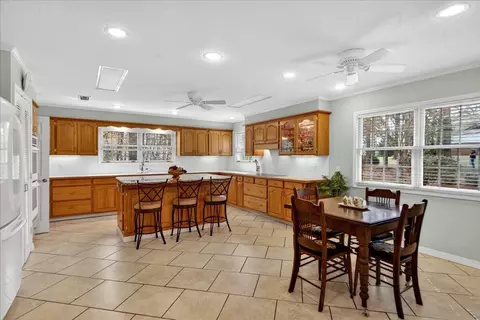 Kitchen - 10 Heritage Trl, Laurel, MS 39440 photo 2 of 4