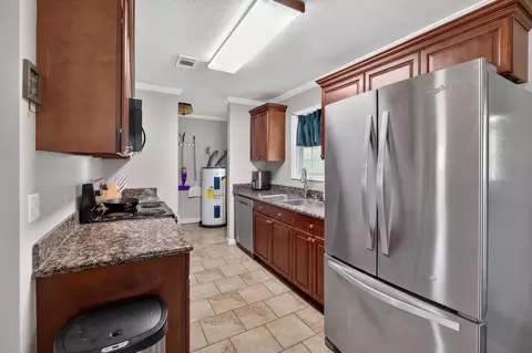Kitchen - 25 Mandy Bush, Laurel, MS 39443 photo 1 of 2