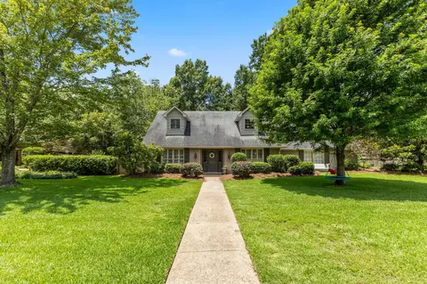 205 Southampton Rd, Hattiesburg, MS 39401