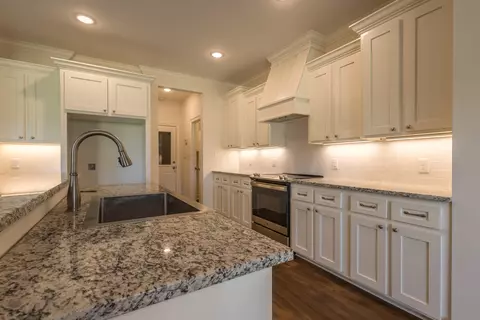 Kitchen - 8 Silverstone, Petal, MS 39465 photo 2 of 4