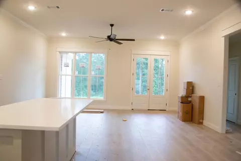 Living - 32 Redmont Dr, Sumrall, MS 39482 photo 2 of 2
