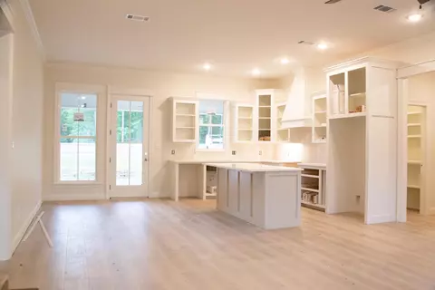 Living - 32 Redmont Dr, Sumrall, MS 39482 photo 1 of 2