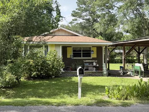 23 Parkers Rd, Laurel, MS 39443