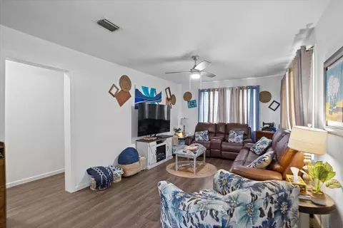 Living - 205 E 4th Ave, Petal, MS 39465 photo 2 of 2
