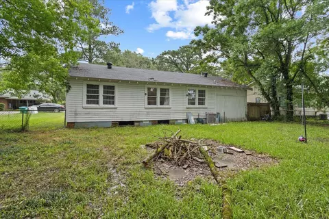 Exterior - 205 E 4th Ave, Petal, MS 39465 photo 4 of 5