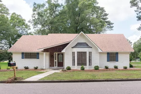 1707 Ridgewood Dr, Columbia, MS 39429