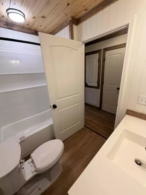 Bath - 1167 Centerville, Soso, MS 39480 photo 3 of 3