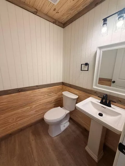 Bath - 1167 Centerville, Soso, MS 39480 photo 1 of 3