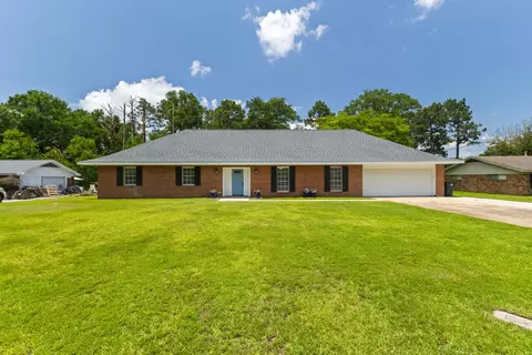 108 Tanglewood Dr, Hattiesburg, MS 39402