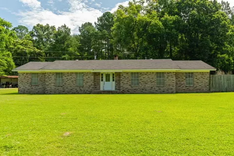 955 Clara Rd, Waynesboro, MS 39367