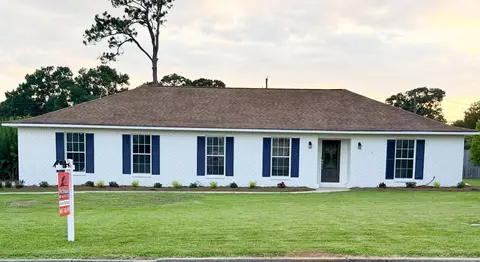 15 Duff St, Columbia, MS 39429