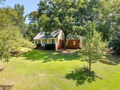 8 Saint Charles Ave, Hattiesburg, MS 39402