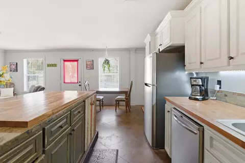 Kitchen - 123 Higgins, Sumrall, MS 39482 photo 7 of 8