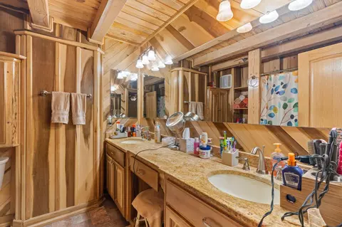 Bath - 115 N Slade Rd, Sumrall, MS 39482 photo 2 of 6