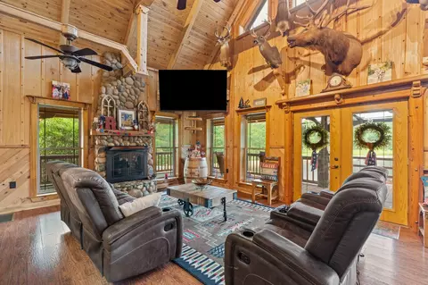 Living - 115 N Slade Rd, Sumrall, MS 39482 photo 3 of 4
