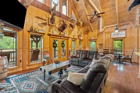 Living - 115 N Slade Rd, Sumrall, MS 39482 photo 4 of 4
