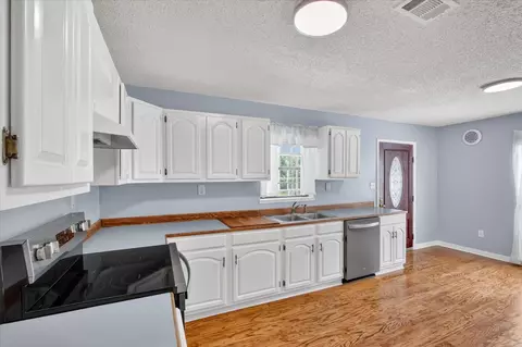 Kitchen - 22780 Saucier Fairley, Saucier, MS 39574 photo 1 of 3