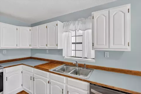 Kitchen - 22780 Saucier Fairley, Saucier, MS 39574 photo 2 of 3
