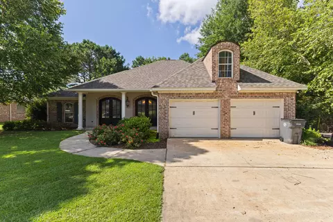 11 W Donnington Ct, Hattiesburg, MS 39402