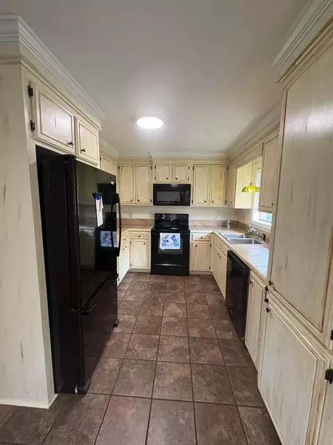 Kitchen - 102 Circle Dr, Sumrall, MS 39482 photo 2 of 4
