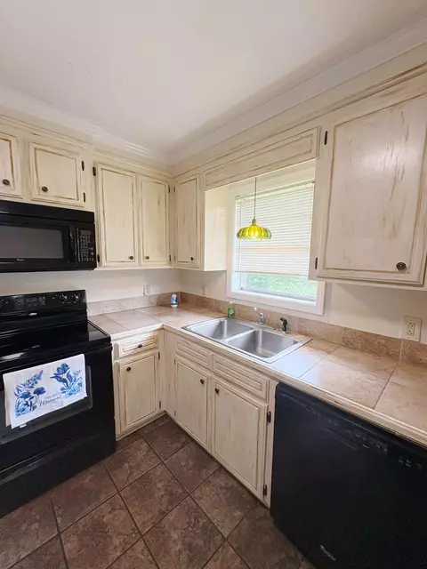 Kitchen - 102 Circle Dr, Sumrall, MS 39482 photo 4 of 4