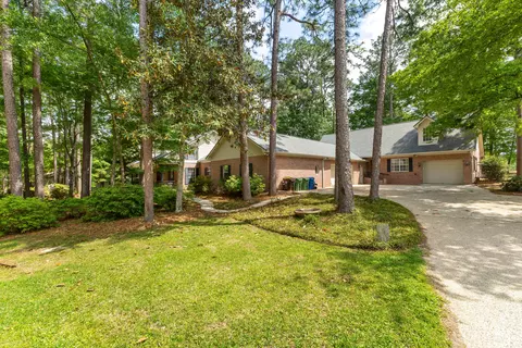 87 Fairlake Dr, Hattiesburg, MS 39402