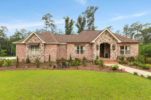 14 Spring Lake Dr, Sumrall, MS 39482