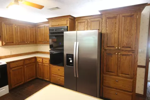 Kitchen - 2 Heritage Trl, Laurel, MS 39440 photo 2 of 3