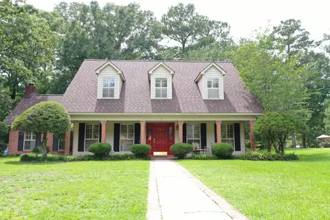 2 Heritage Trl, Laurel, MS 39440