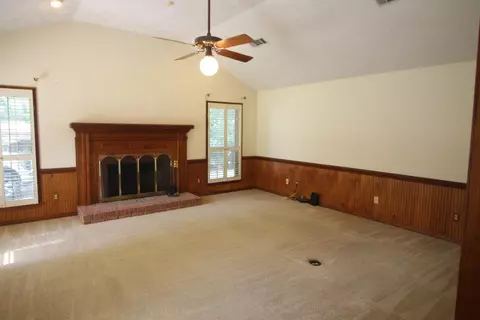 Living - 2 Heritage Trl, Laurel, MS 39440 photo 1 of 4