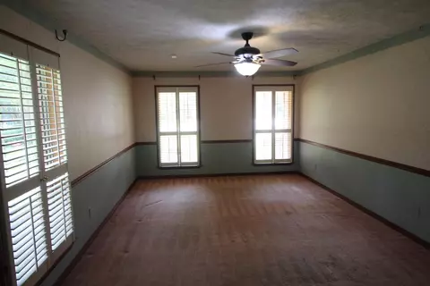 Living - 2 Heritage Trl, Laurel, MS 39440 photo 3 of 4