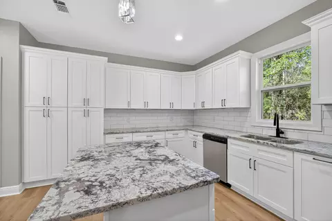 Kitchen - 43 Apple Cv, Petal, MS 39465 photo 4 of 4