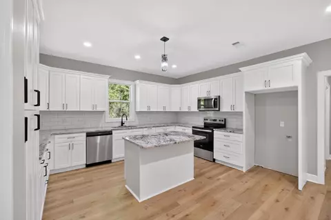 Kitchen - 43 Apple Cv, Petal, MS 39465 photo 2 of 4