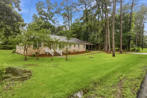 1900 Ridgeway Ln, Hattiesburg, MS 39401