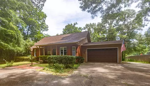 114 Beaver, Hattiesburg, MS 39402