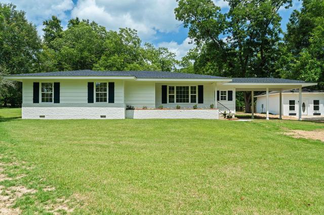 1305 S Shivers St, Poplarville, MS 39470