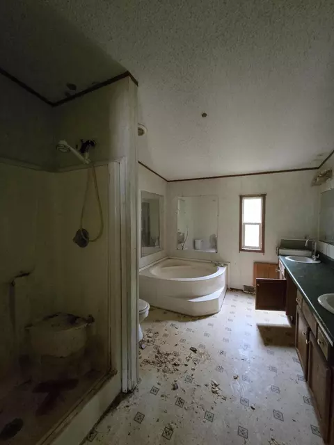 Bath - 2 Cochran Rd, Richton, MS 39476 photo 1 of 1