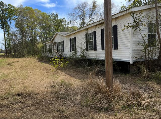 2 Cochran Rd, Richton, MS 39476