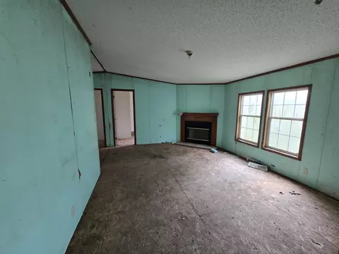 Living - 2 Cochran Rd, Richton, MS 39476 photo 3 of 4