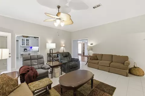 404 Oakbrook Cir, Mccomb, MS 39648 photo 8