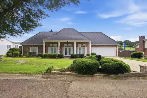 404 Oakbrook Cir, Mccomb, MS 39648 photo 3