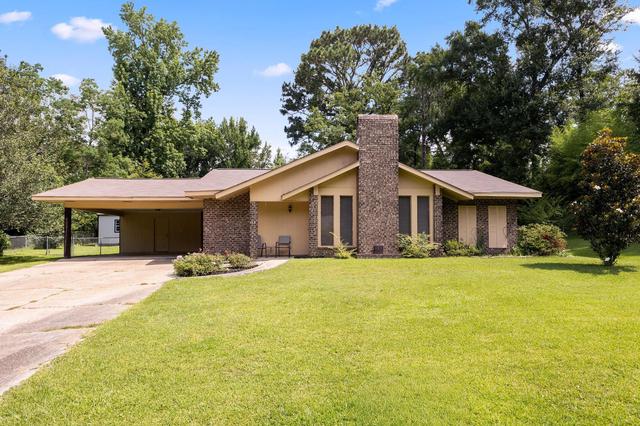 207 Whispering Pines Dr, Hattiesburg, MS 39402
