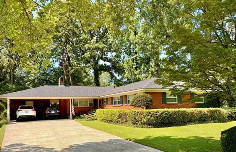 320 Emerson Dr, Hattiesburg, MS 39401