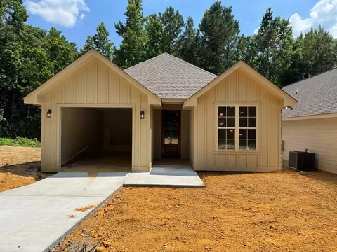 84 Riviera Dr, Hattiesburg, MS 39402